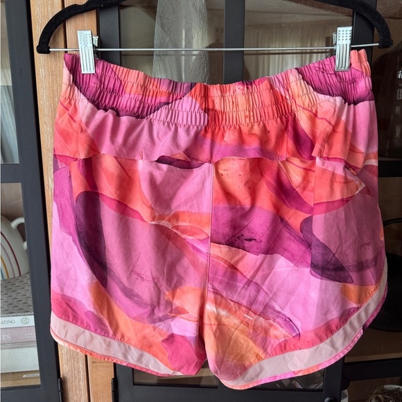 ATHLETA Workout shorts running Printed Mesh Racer 4" Run zipper pocket tie dye - Picture 4 of 8